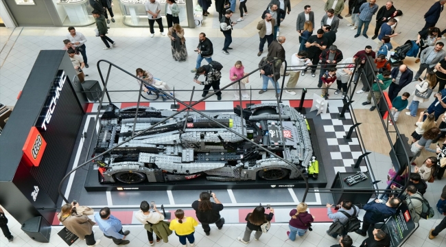 Lego Technic Peugeot 9x8 24h Le Mans Hybrid Hypercar, Akasya'da vitrine çıktı