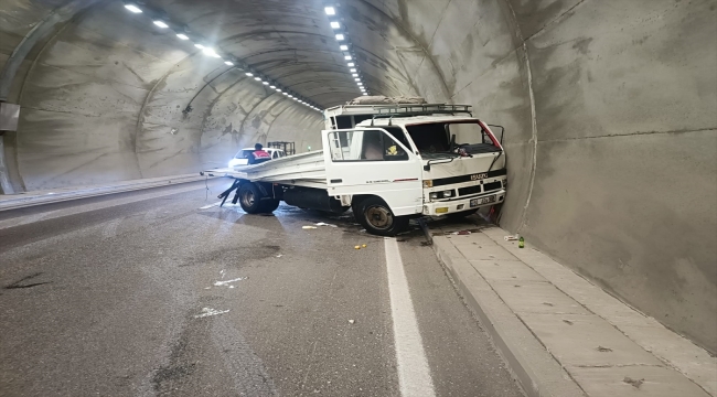 Malatya'da tanker ve kamyonetin çarpıştığı kazada iki kişi yaralandı