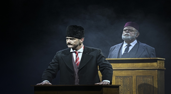 MEB'in "Cumhuriyete Doğru" tiyatro oyunu Ankara'da "perde" dedi