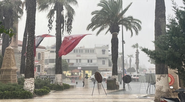 Muğla'da sağanak hayatı olumsuz etkiliyor