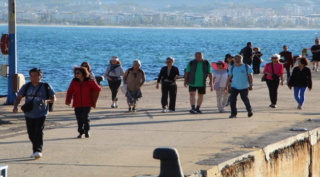 "Norwegian Gem" kruvaziyeri Alanya Limanı'na demirledi