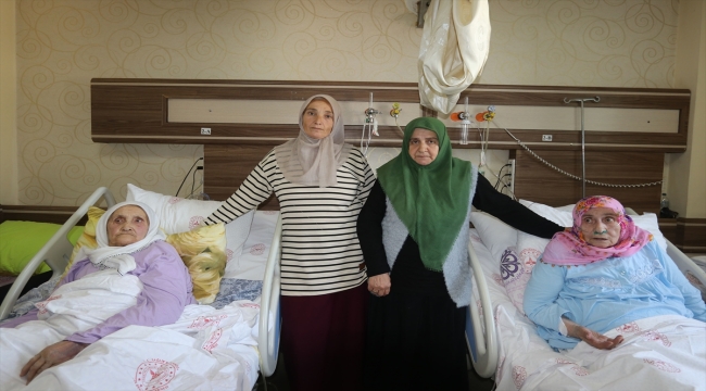Rize'de yürüme güçlüğü nedeniyle 16 yıldır görüşemeyen kardeşler hastanede hasret giderdi