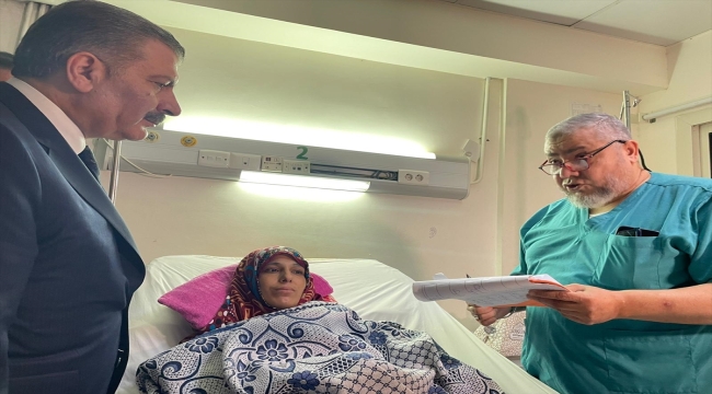 Sağlık Bakanı Koca'nın Gazzeli yaralı çocuklarla duygulandıran buluşması 