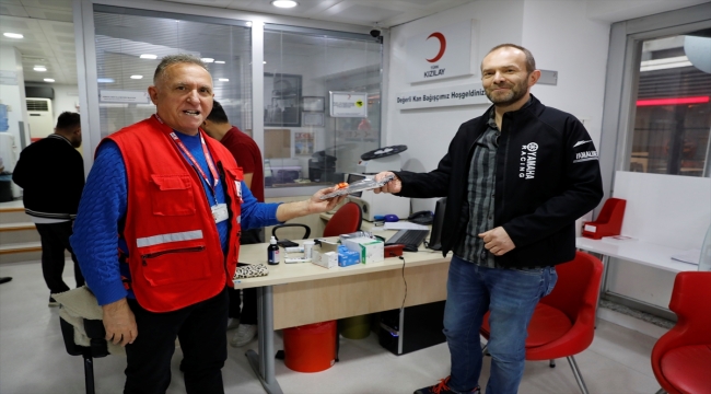 Samsun'da Türk Kızılaya kan bağışı yapanlara kitap hediye edildi