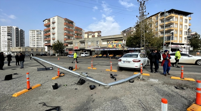 Şanlıurfa'da otomobil ile kamyonetin çarpıştığı kazada 4 kişi yaralandı