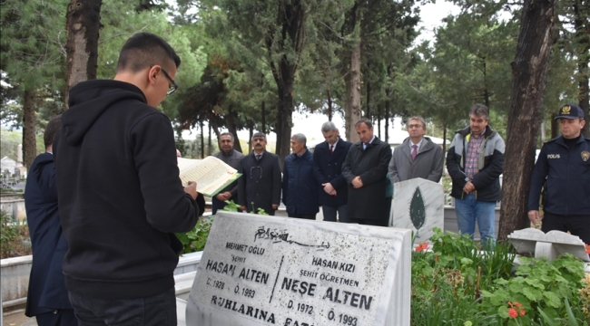 Şehit öğretmen Neşe Alten ve babası mezarları başında anıldı