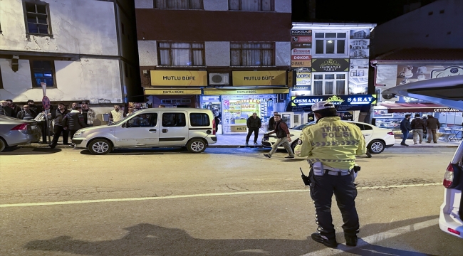 Sinop'ta polisten kaçarken araca çarpan motosikletin sürücüsü yaralandı