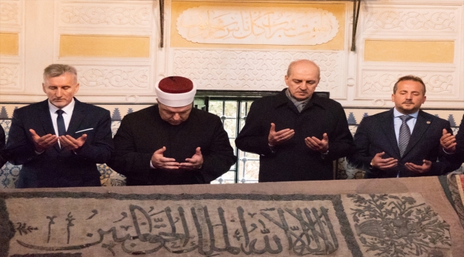 TBMM Başkanı Kurtulmuş, cuma namazını Bosna Hersek'teki Gazi Hüsrev Bey Camisi'nde kıldı