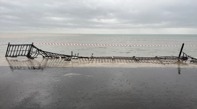 Tekirdağ'da lodosun taşırdığı deniz suyu çekildi esnaf tamir ve temizliğe başladı