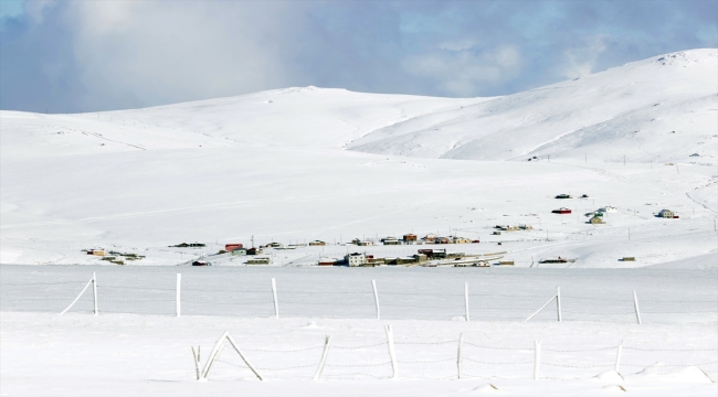 Trabzon'un yüksek kesimlerinde kar etkili oldu