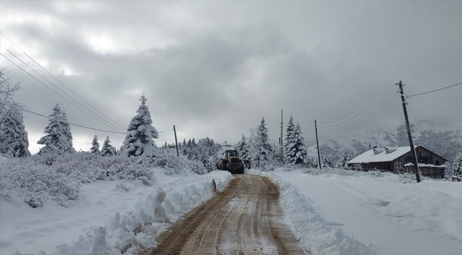 Trabzon ve Rize'de kar nedeniyle 14 yerleşim yerine ulaşım sağlanamıyor