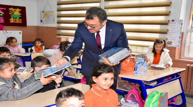 TÜBİTAK Başkanı Mandal, Eskişehir'de mezun olduğu ilkokulu ziyaretinde konuştu
