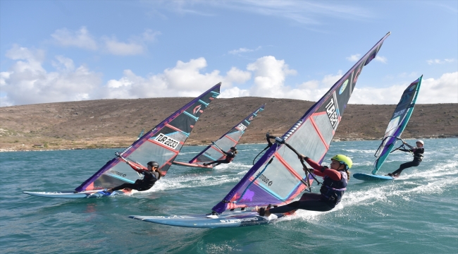 TYF Yelken Ligi Funboard Slalom 1. ayak mücadelesi İzmir'de tamamlandı