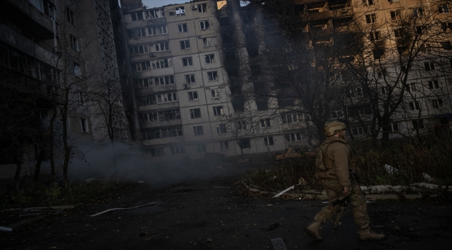 Ukrayna'daki savaşta "tank düellosunun" yaşandığı Vugledar, Rus hava saldırısı altında