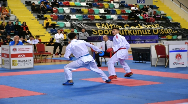 Ümit, Genç ve 21 Yaş Altı Karate Şampiyonası Balıkesir'de sürüyor