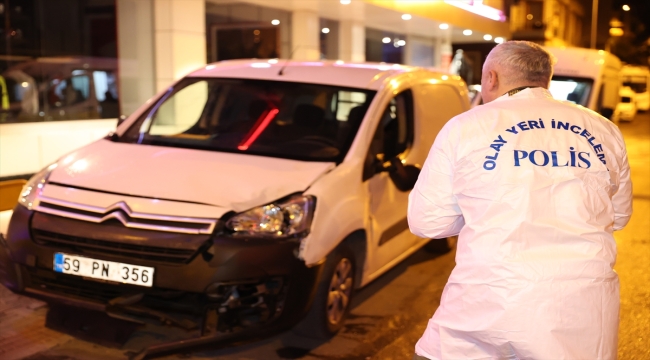 Ümraniye'de kaza yerinde görev yapan polis, bir aracın çarpması sonucu ağır yaralandı 