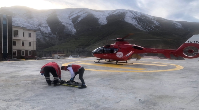 Van'da 46 yaşındaki kadın hasta, ambulans helikopterle hastaneye ulaştırıldı