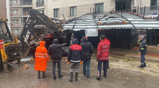 Zonguldak'ta fırtına yeniden etkisini gösterdi