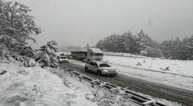 Zonguldak'ta sağanak ve kar hayatı olumsuz etkiliyor