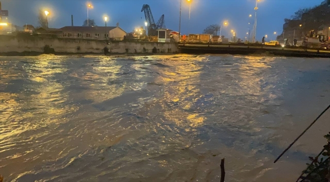 Zonguldak'ta şehir merkezinden geçen iki derede taşma riski