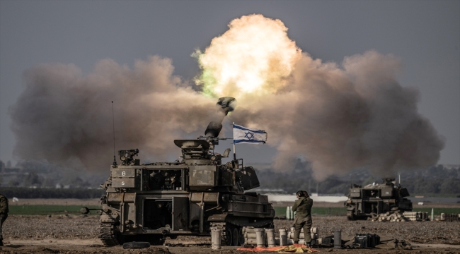 AA ekibi İsrail ordusunun Gazze Şeridi'ne obüslerle düzenlediği saldırıları görüntüledi