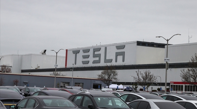 ABD'de Tesla fabrikasında "arızalı" bir robotun saldırısı sonucu bir mühendis yaralandı