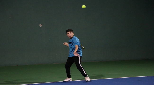 Adana'da 14 Yaş Milli Takım Belirleme Tenis Turnuvası başladı