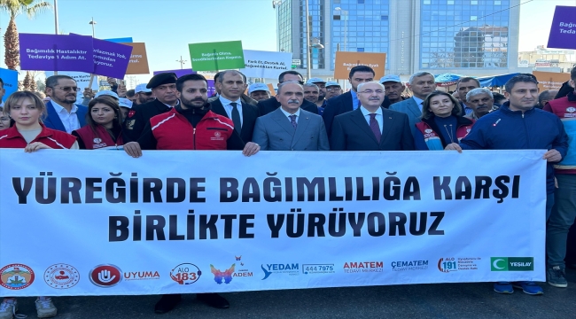 Adana'da bağımlılıkla mücadele yürüyüşü düzenlendi 
