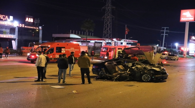 Adana'da kamyonetle otomobilin çarpışması sonucu 1 kişi öldü, 3 kişi yaralandı