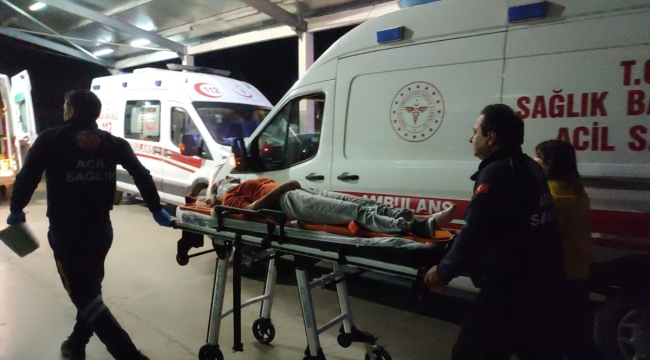 Adana'da otomobilin çarptığı biri çocuk 3 kişi yaralandı