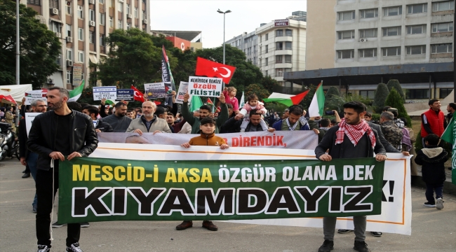 Adana'da şehitler ve Filistin için yürüyüş düzenlendi 