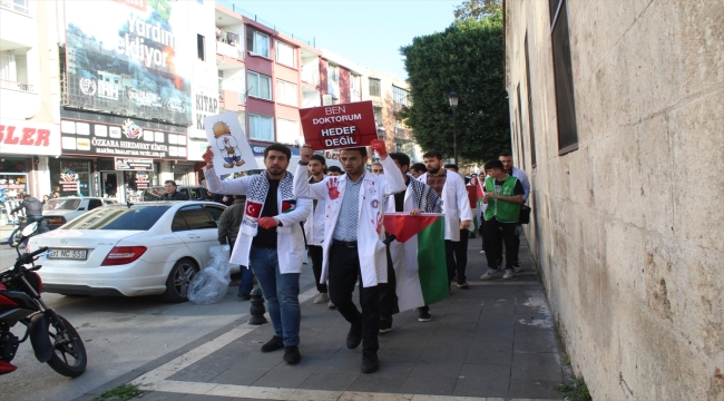 Adana ve Mersin'de sağlık çalışanları, İsrail'in saldırılarını protesto etti