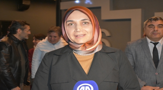 Afyonkarahisar Valisi Yiğitbaşı "Aybüke: Öğretmen Oldum Ben" filmini öğretmen ve öğrencilerle izledi