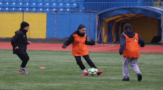 Ağrı'nın tek kadın futbol takımı başarılarıyla adından söz ettirmek istiyor