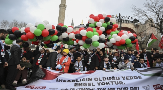 AK Parti Gençlik Kolları'ndan Ayasofya-i Kebir Camii önünde "Zulme dur de" eylemi
