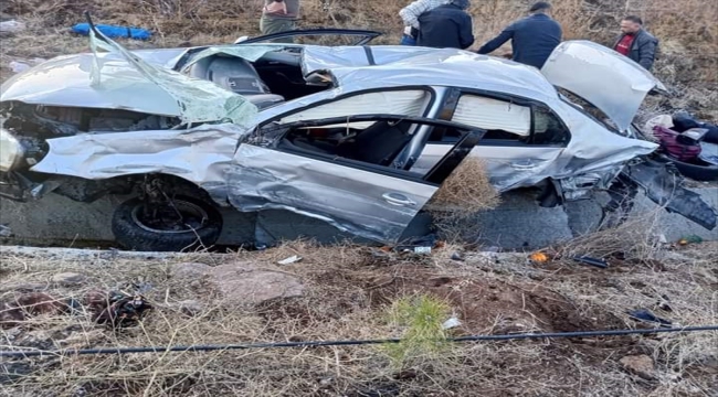 Aksaray'daki trafik kazasında 1 kişi öldü, 4 kişi yaralandı