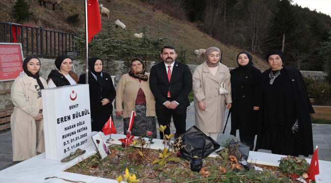 Alperen Ocakları Genel Başkanı Kocaman, şehit Eren Bülbül'ün kabrini ziyaret etti