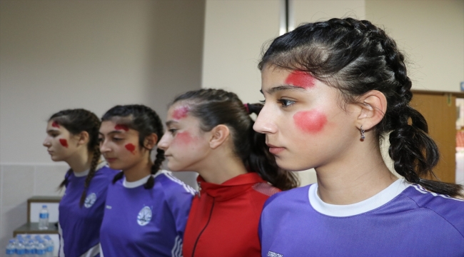 Amasya'da hokey takımından İsrail'e kırmızı boyalı tepki