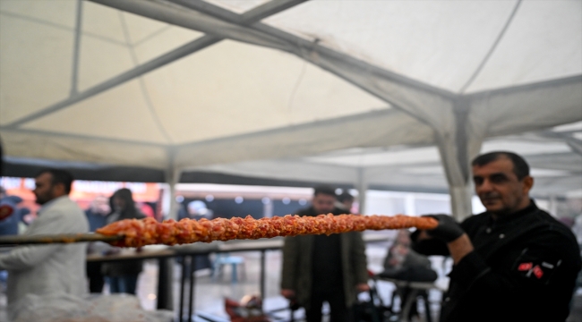 Ankara'da 15 metrelik Adana kebabı yapıldı