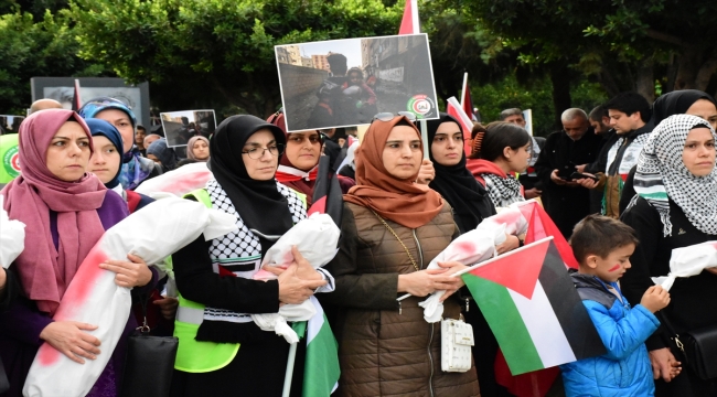 Antalya'da İsrail'in Gazze'ye yönelik saldırıları protesto edildi