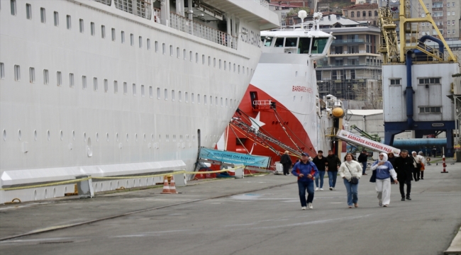 "Astoria Grande" kruvaziyeri Trabzon Limanı'na demir attı