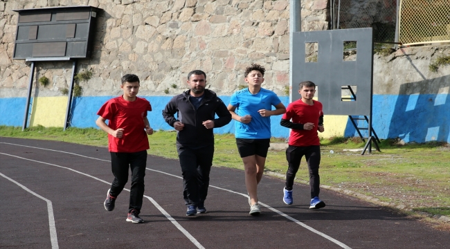 Atletizmle hayatları değişen işitme engelli kardeşler hayallerinin peşinden koşuyor