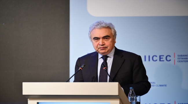 Bakan Bayraktar: Türkiye'nin enerjide dışa bağımlılığı 2022'de yüzde 67,8'e düştü