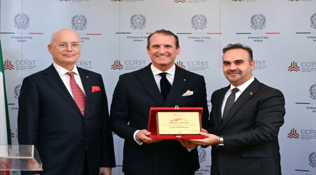 Bakan Kacır, İtalyan Ticaret ve Sanayi Odası Derneğinin ödül töreninde konuştu