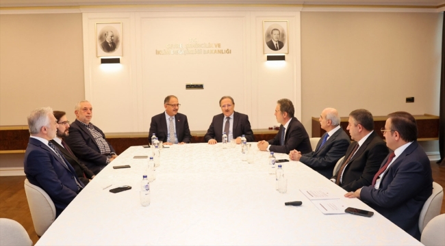 Bakan Özhaseki, Cumhurbaşkanlığı Yerel Yönetim Politikaları Kurulu üyeleriyle bir araya geldi