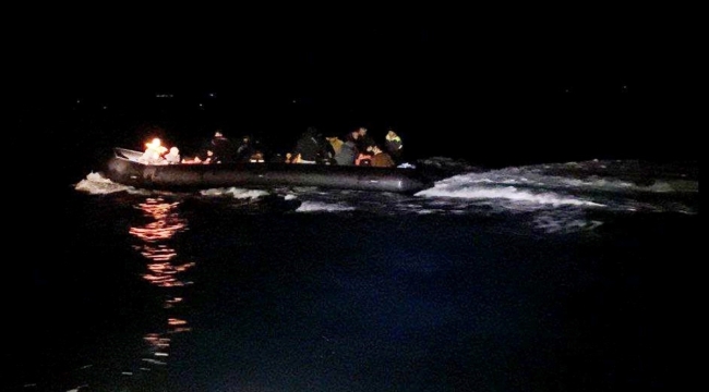 Balıkesir'de lastik botlardaki 80 düzensiz göçmen yakalandı