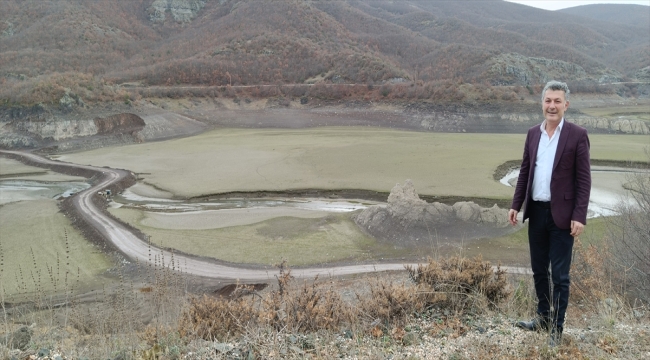 Baraj suları çekilince köylere ulaşımı kısaltan yol ortaya çıktı