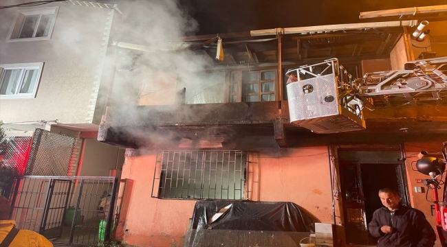 Beykoz'da 2 katlı binada çıkan yangın söndürüldü