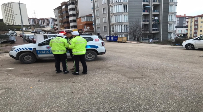 Bilecik'te yolun karşısına geçerken tırın çarptığı çocuk yaralandı