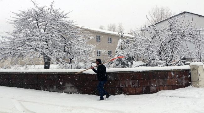 Bingöl'de kar nedeniyle 10 köy yolu ulaşıma kapandı